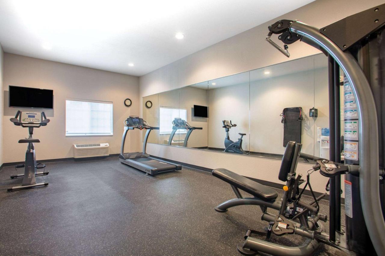 Microtel Inn & Suites By Wyndham Liberty Ne Kansas City Area Екстериор снимка