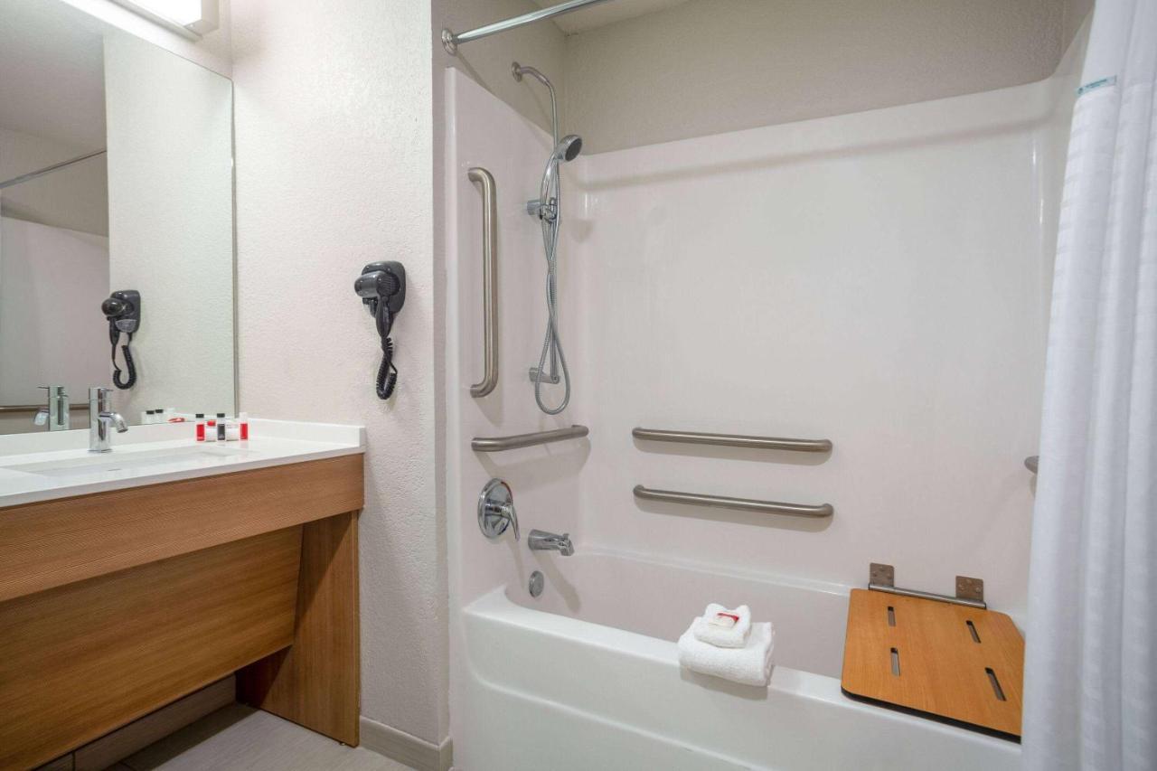 Microtel Inn & Suites By Wyndham Liberty Ne Kansas City Area Екстериор снимка